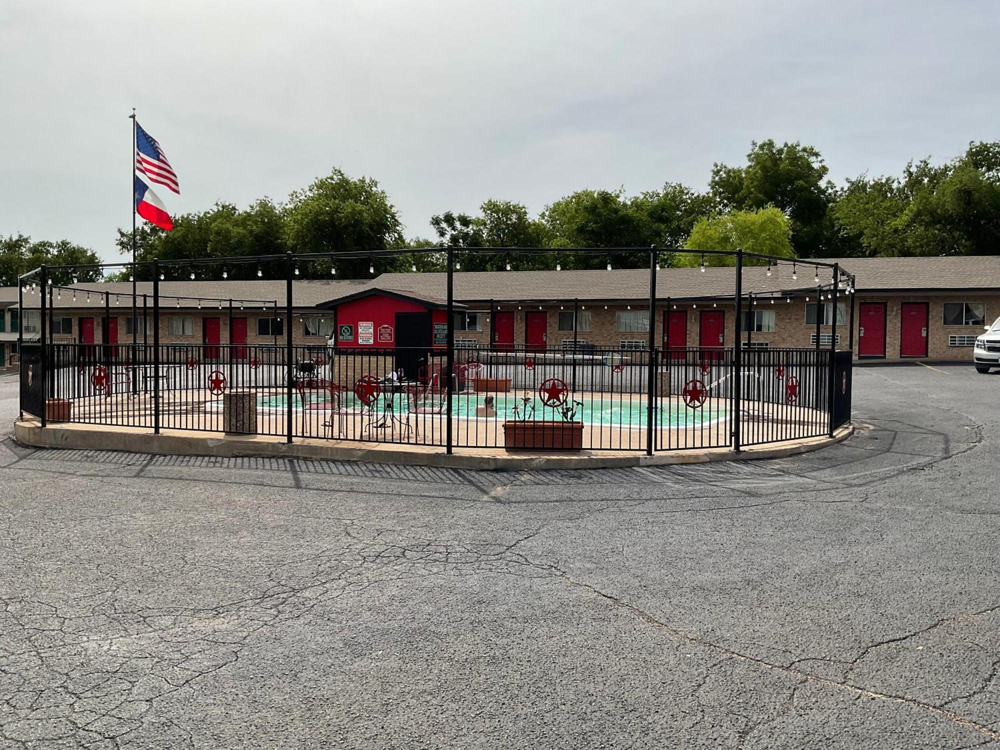 Glen Rose Inn & Suites Exterior foto